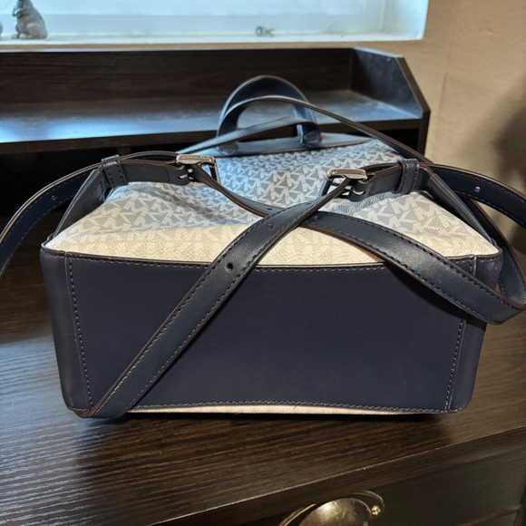 Michael Kors Women's Jaycee Medium Ombré Signature Logo Backpack (Navy) - Picture 5 of 8